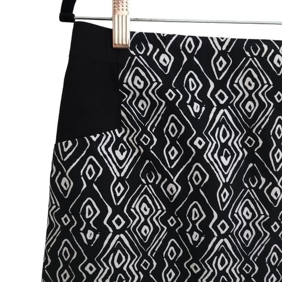 CHICOS Stretchy Cotton Blend Skirt - Picture 2 of 7